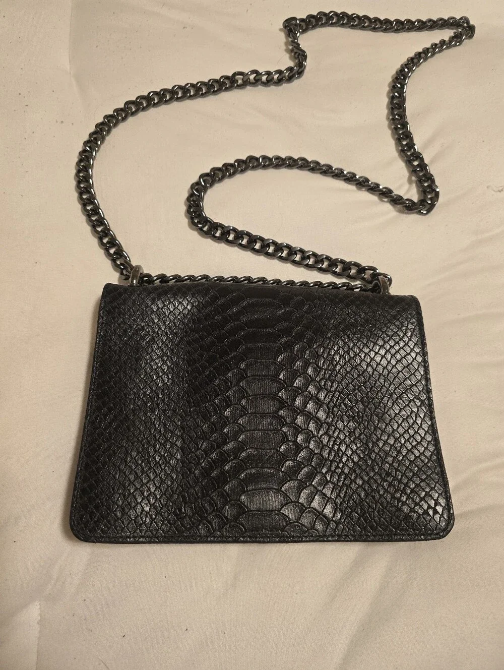 Vera Pelle Black Textured Shoulder Bag with Chain Strap